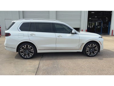 2025 BMW X7 xDrive40i